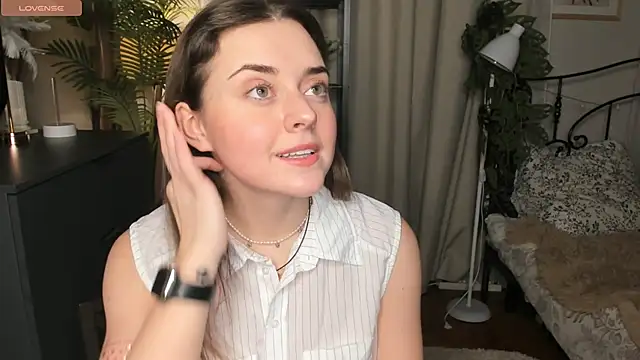 Snapshot of ThelmaJusto chatting on 12.05.25 ThelmaJusto online show from 12.05.25