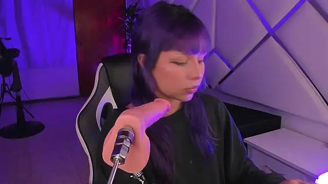 Snapshot of Lia_Kitten chatting on 10.25.25 Lia Kitten online show from 10.25.25