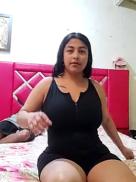 Snapshot of VioletAndSmick chatting on 10.28.25 VioletAndSmick online show from 10.28.25