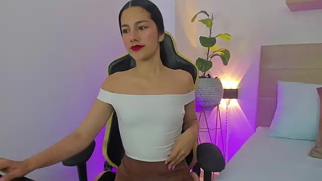 Snapshot of kaitt_ chatting on 11.05.25 kaitt online show from 11.05.25