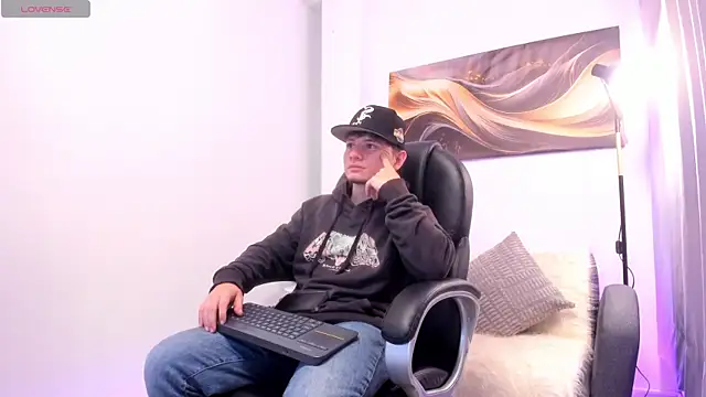 Leoo Miller online show from 11.25.25