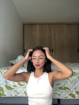Snapshot of lena_martinn chatting on 05.14.26 lena martinn online show from 05.14.26