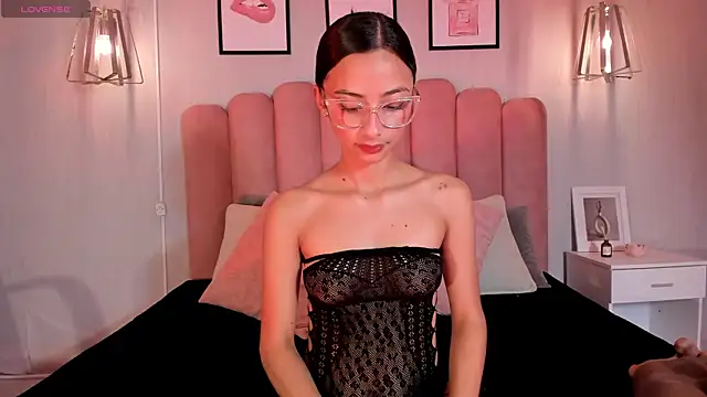 Snapshot of lena_martinn chatting on 05.28.26 lena martinn online show from 05.28.26