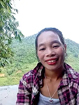 Snapshot of chieu_xinh chatting on 10.10.25 chieu xinh online show from 10.10.25