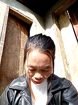 Snapshot of chieu_xinh chatting on 10.30.25 chieu xinh online show from 10.30.25