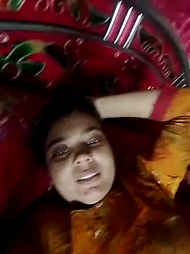 Snapshot of ayesha0001122 chatting on 10.17.25 ayesha0001122 online show from 10.17.25