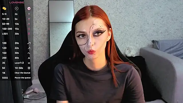 Snapshot of kitti_sweett chatting on 10.31.25 kitti sweett online show from 10.31.25