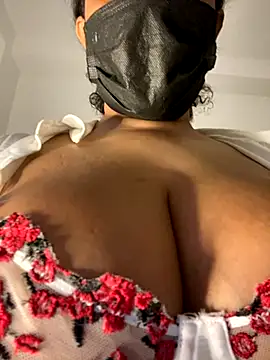 Monica  Bellucci   online show from 11.08.25