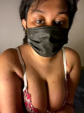 Monica  Bellucci   online show from 11.14.25