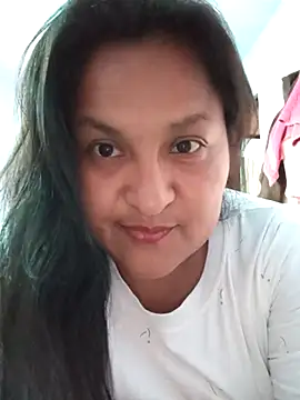 Snapshot of lucia00xx chatting on 03.16.26 lucia00xx online show from 03.16.26