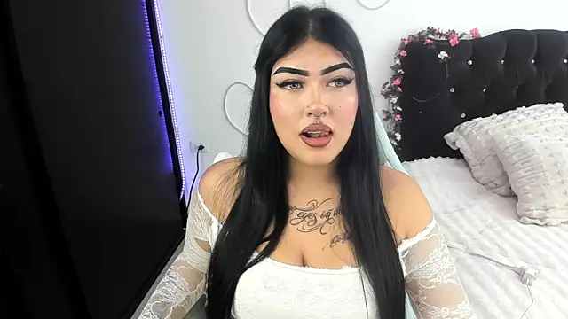 hollycute   online show from 04.01.26