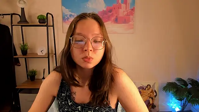 Snapshot of Nuura_Moore chatting on 10.20.25 Nuura Moore online show from 10.20.25