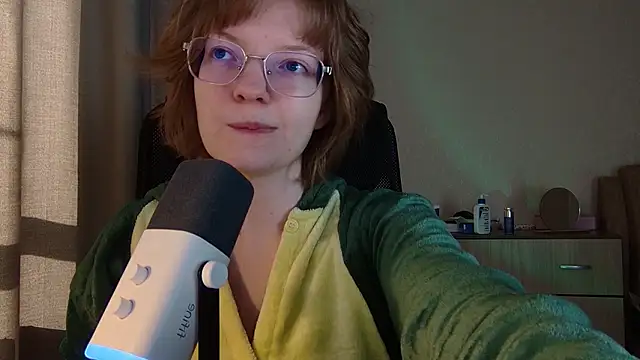 Snapshot of emymayy chatting on 03.18.26 emymayy online show from 03.18.26