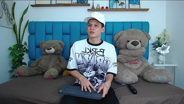 Snapshot of Brian_hot chatting on 02.28.26 Brian hot online show from 02.28.26