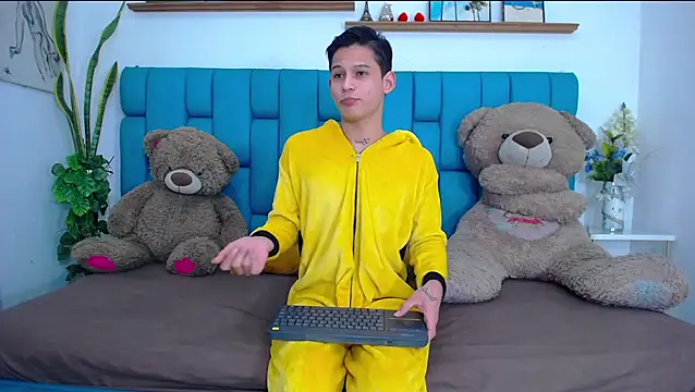 Snapshot of Brian_hot chatting on 03.02.26 Brian hot online show from 03.02.26