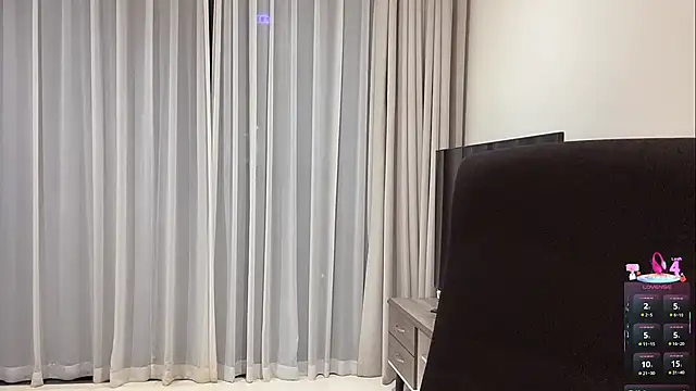 Snapshot of Nebula-qiu chatting on 10.15.25 Nebula-qiu online show from 10.15.25