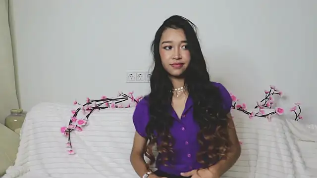 Snapshot of SelinaLukas chatting on 10.12.25 SelinaLukas online show from 10.12.25