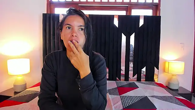 Sofy and Mia online show from 10.22.25