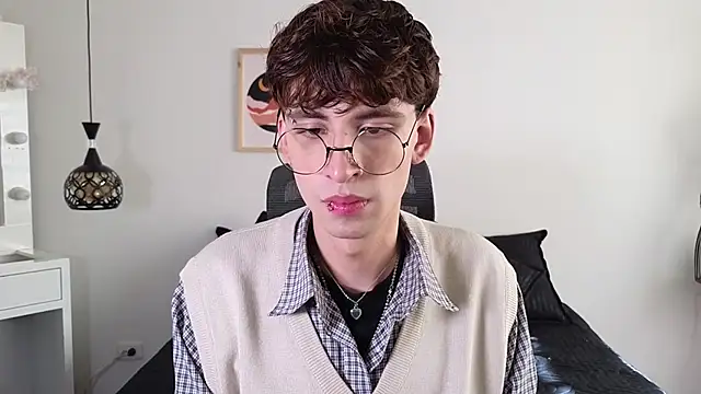 Snapshot of demianmoon chatting on 10.15.25 demianmoon online show from 10.15.25