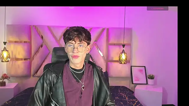 Snapshot of demianmoon chatting on 10.22.25 demianmoon online show from 10.22.25