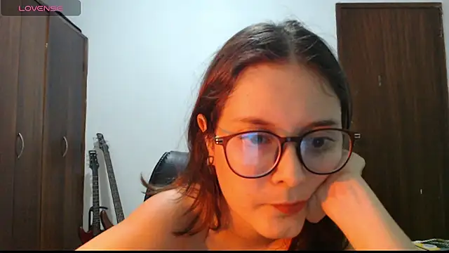 Snapshot of CarlaLorez chatting on 12.14.25 CarlaLorez online show from 12.14.25