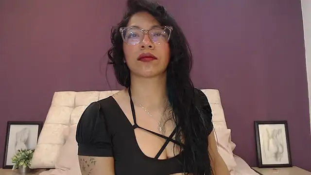 Snapshot of PaulinaColeman chatting on 12.17.25 PaulinaColeman online show from 12.17.25