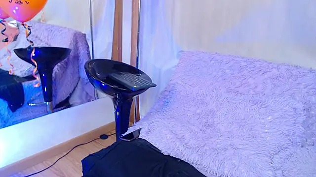 LizzyGrey  online show from 10.30.25