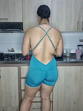 karla-bruni online show from 10.28.25