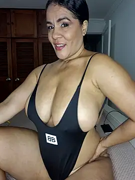 Snapshot of karla-bruni chatting on 02.18.26 karla-bruni online show from 02.18.26