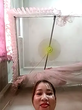 Snapshot of ladzy_sexy chatting on 04.25.26 ladzy sexy online show from 04.25.26