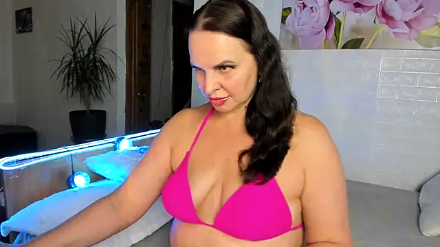 Snapshot of MIRAA_LUV chatting on 07.14.26 MIRAA LUV online show from 07.14.26