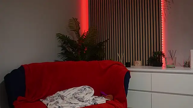 TinyVixen  online show from 10.20.25