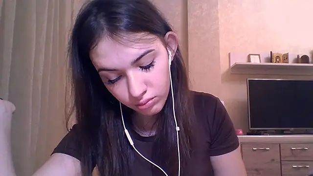 CeyaLier online show from 11.13.25