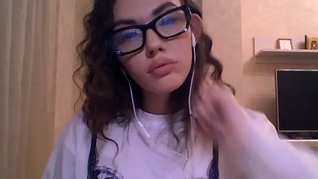 CeyaLier online show from 11.18.25