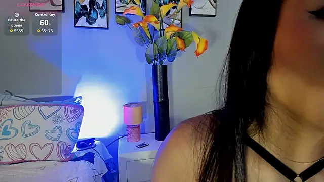 Snapshot of Jenn_W chatting on 10.18.25 Jenn W online show from 10.18.25
