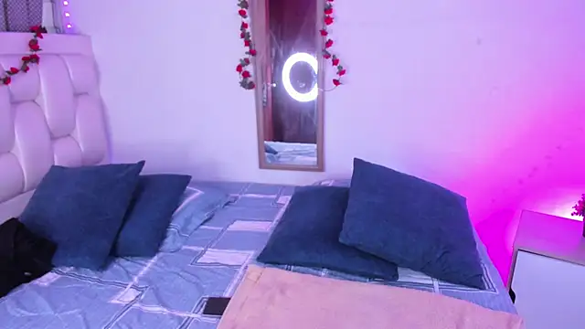 Laaura-Velez online show from 02.14.26