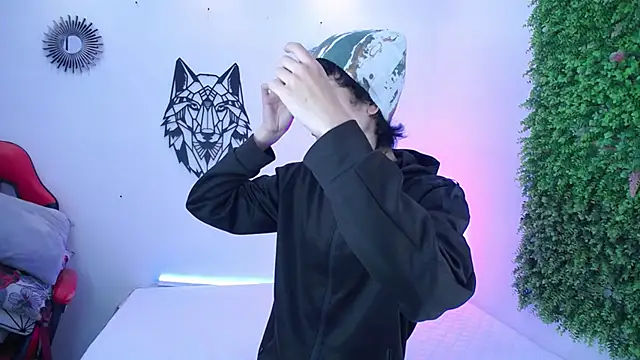 Emo Boy  online show from 12.03.25