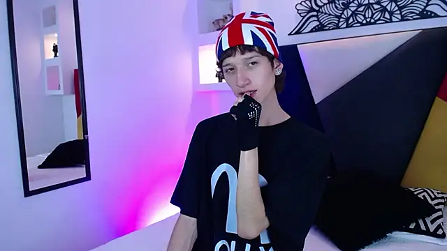 Snapshot of Emo_Boy_ chatting on 02.05.26 Emo Boy online show from 02.05.26