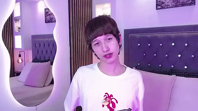 Snapshot of Emo_Boy_ chatting on 05.07.26 Emo Boy online show from 05.07.26