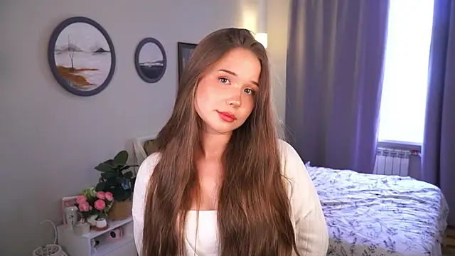 Snapshot of TiffanieYaish chatting on 10.13.25 TiffanieYaish online show from 10.13.25