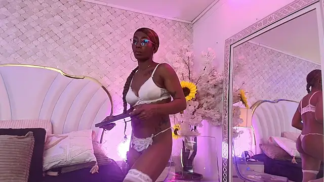 Snapshot of _NinaFox_ chatting on 07.17.26 NinaFox online show from 07.17.26