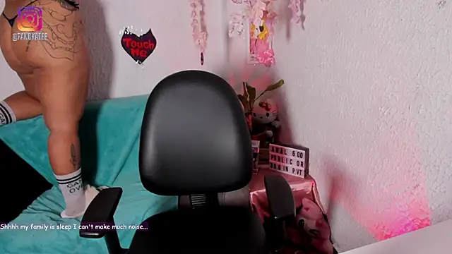 Emilycollei online show from 02.10.26