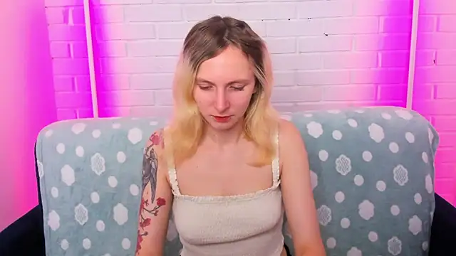 LikiLips online show from 12.19.25