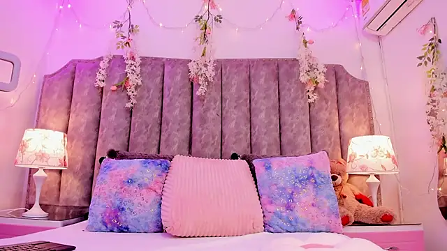 Snapshot of _ScarlettSmith chatting on 10.16.25  ScarlettSmith online show from 10.16.25