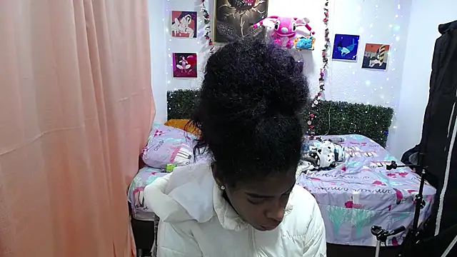 Snapshot of thianahorny chatting on 04.18.26 thianahorny online show from 04.18.26
