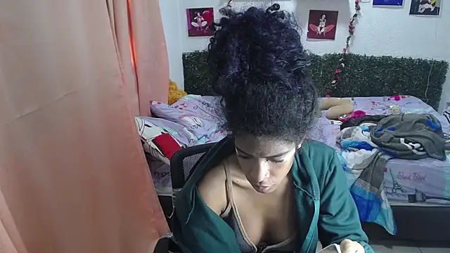 Snapshot of thianahorny chatting on 05.15.26 thianahorny online show from 05.15.26