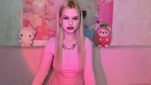 Snapshot of HoneyGold_ chatting on 11.17.25 HoneyGold online show from 11.17.25