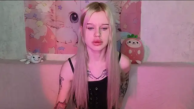 Snapshot of HoneyGold_ chatting on 12.20.25 HoneyGold online show from 12.20.25