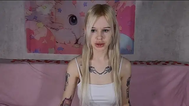 Snapshot of HoneyGold_ chatting on 02.15.26 HoneyGold online show from 02.15.26