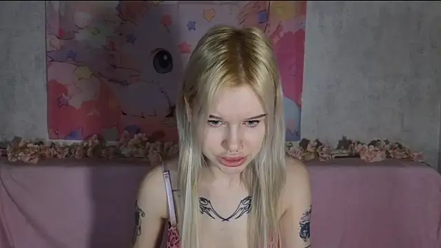 Snapshot of HoneyGold_ chatting on 02.16.26 HoneyGold online show from 02.16.26